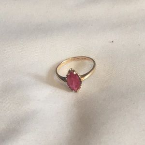 Real gold and emrald ring